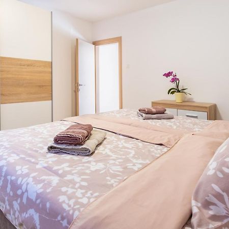 Apartmani Jolly Porec: Blizu Centra I Mora Ngoại thất bức ảnh