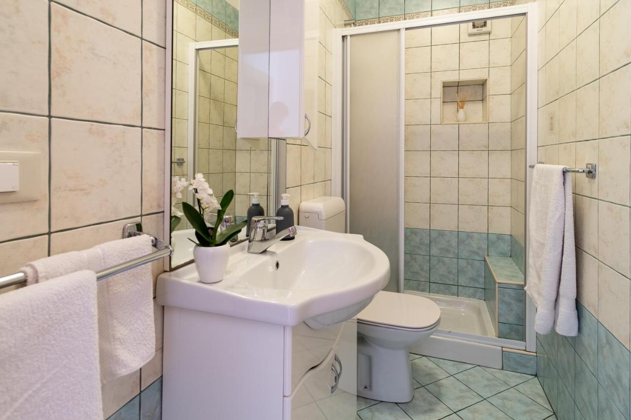 Apartmani Jolly Porec: Blizu Centra I Mora Ngoại thất bức ảnh
